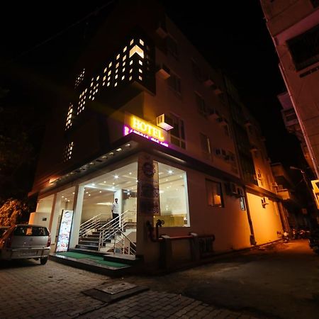Radical Palace Hotel And Restaurant Lucknow Extérieur photo