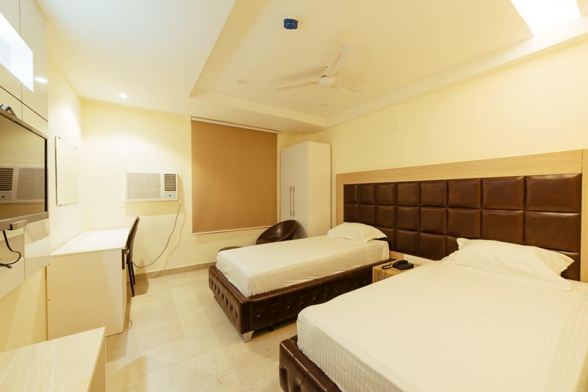 Radical Palace Hotel And Restaurant Lucknow Extérieur photo