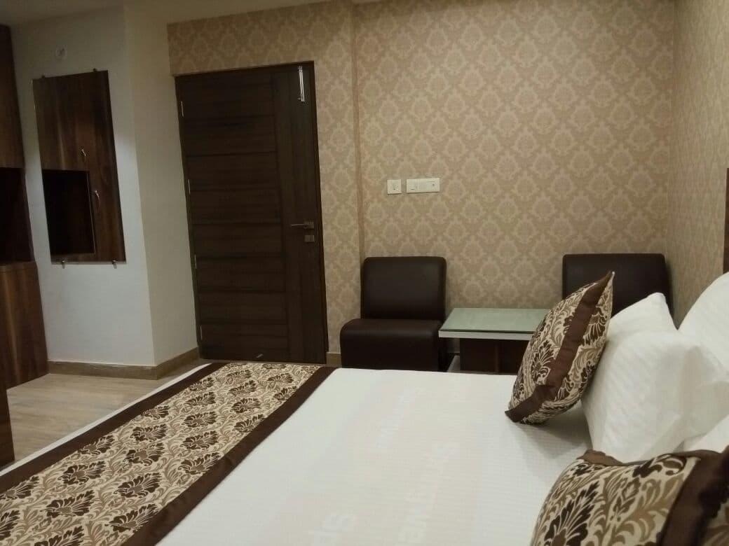 Radical Palace Hotel And Restaurant Lucknow Extérieur photo