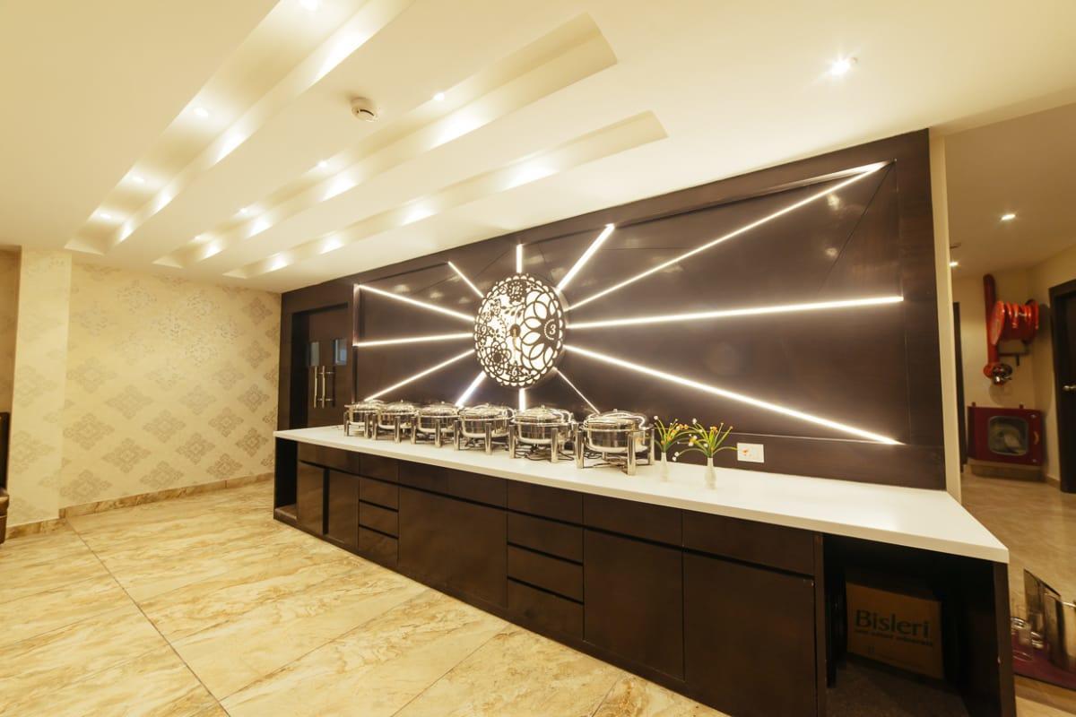Radical Palace Hotel And Restaurant Lucknow Extérieur photo